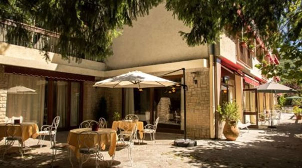 Création d’un Hôtel-Restaurant atypique par un couple de passionnés en Ardèche